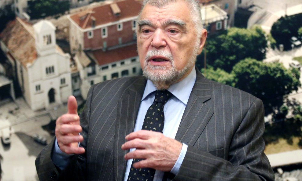 Stjepan Mesić bivši je član i HDZ-a i HNS-a