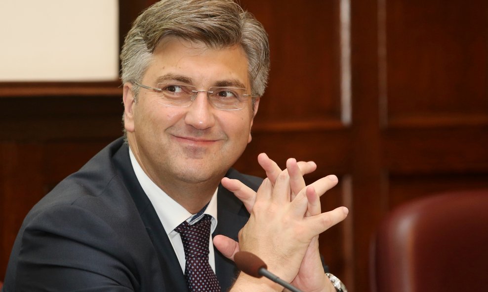 Plenković je složio tanku većinu, i sudeći po tonu intervjua koji su uslijedili, uzletio u nadmenom stavu