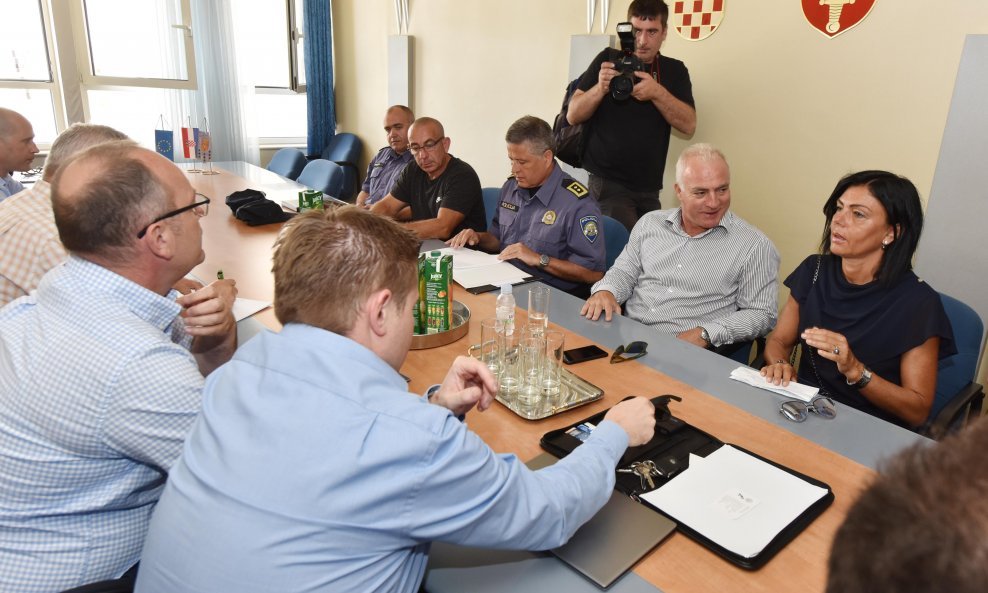 U Šibensko-kninskoj županiji održan je sastanak predstavnika policije, lokalnih vlasti i Hrvatskih cesta