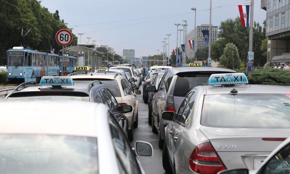 Zbog Ubera, čije poslovanje smatraju nelegalnim, taksisti su već prosvjedovali