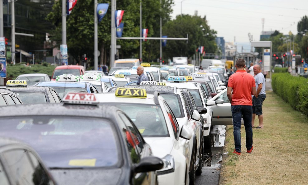 Prosvjed taksista u Zagrebu