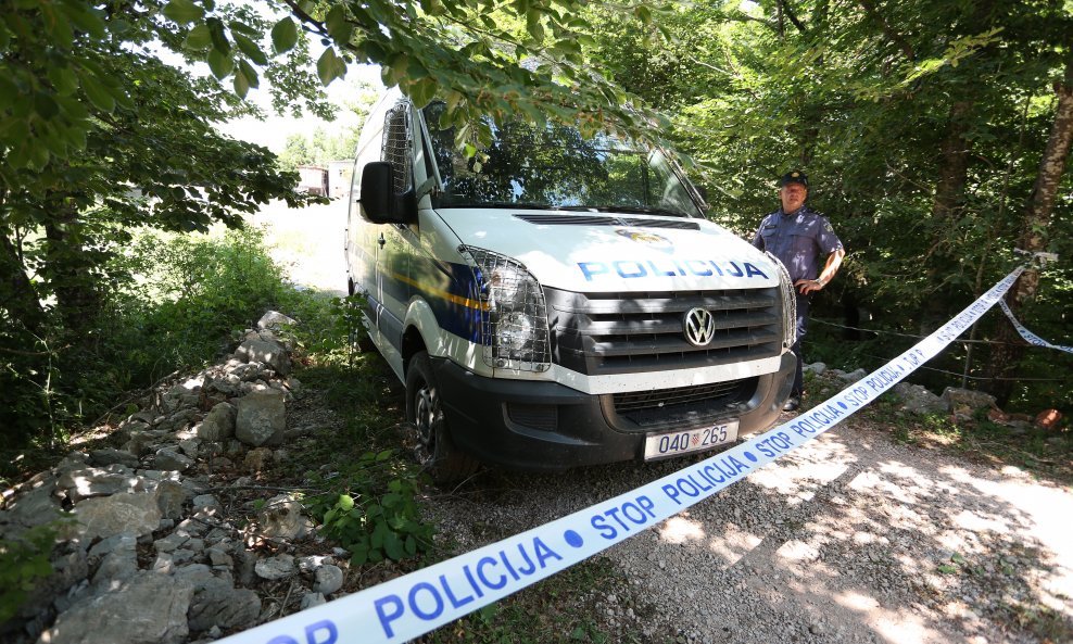 Policija je u šumi kod mjesta Husain nedaleko Kutine pronašla izgoreno vozilo s tri karbonizirana tijela