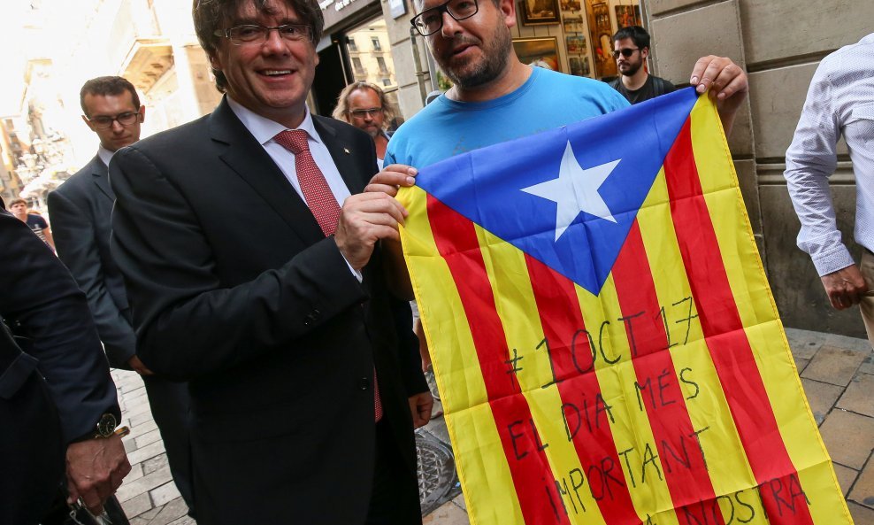 Katalonski predsjednik Carles Puigdemont ne miri se odlukama španjolskog premijera, Ustavnog suda i parlamenta, koji brane održavanje referenduma o neovisnosti