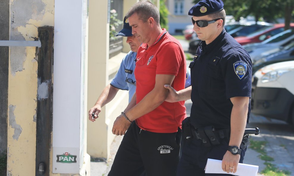 Policija privodi osumnjičene suce i sportske djelatnike uhićene u Slavonskom Brodu