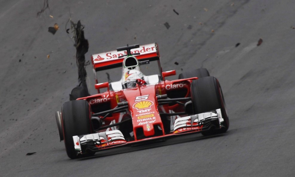 Sebastian Vettel - eksplozija guma