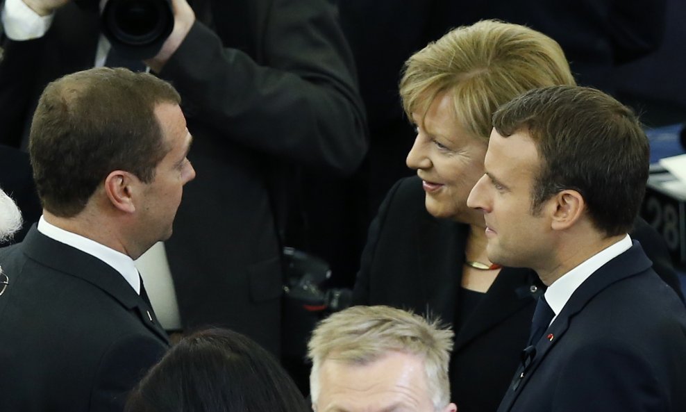 Zajednička sjednica francuske i njemačke vlade kojom predsjedaju francuski predsjednik Macron i njemačka kancelarka Merkel