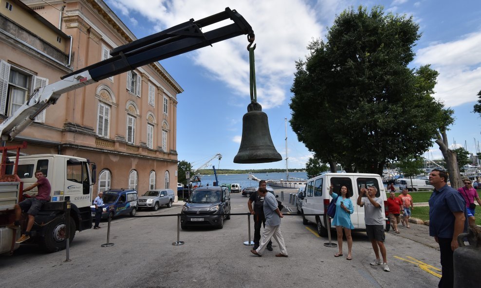 Zvono iz podruma Arheološkog muzeja Istre