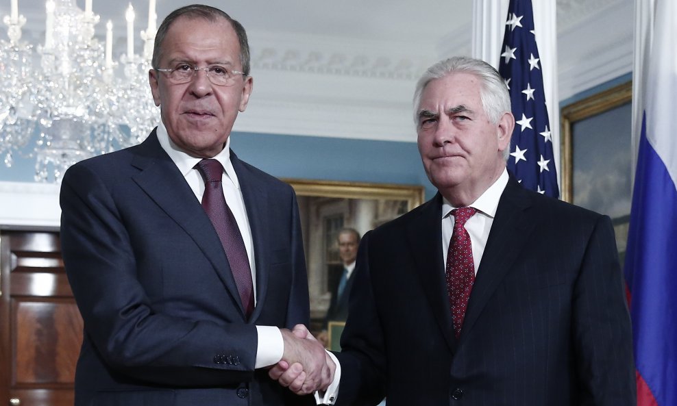 Ruski i američki šefovi diplomacija Sergej Lavrov i Rex Tillerson