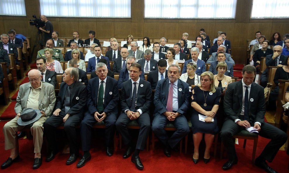 U Hrvatskom saboru obilježena je 22. godišnjica genocida u Srebrenici