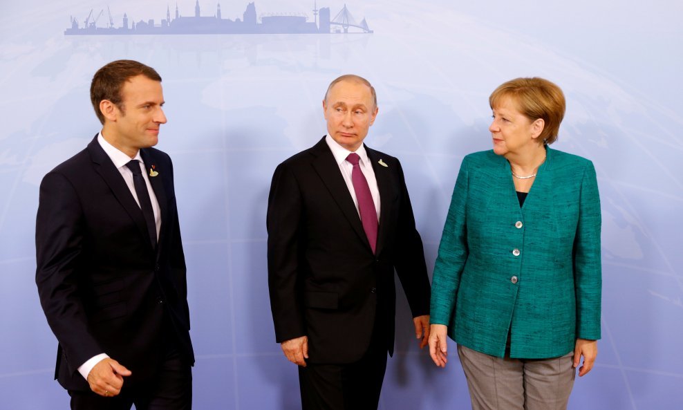 Emmanuel Macron, Vladimir Putin i Angela Merkel
