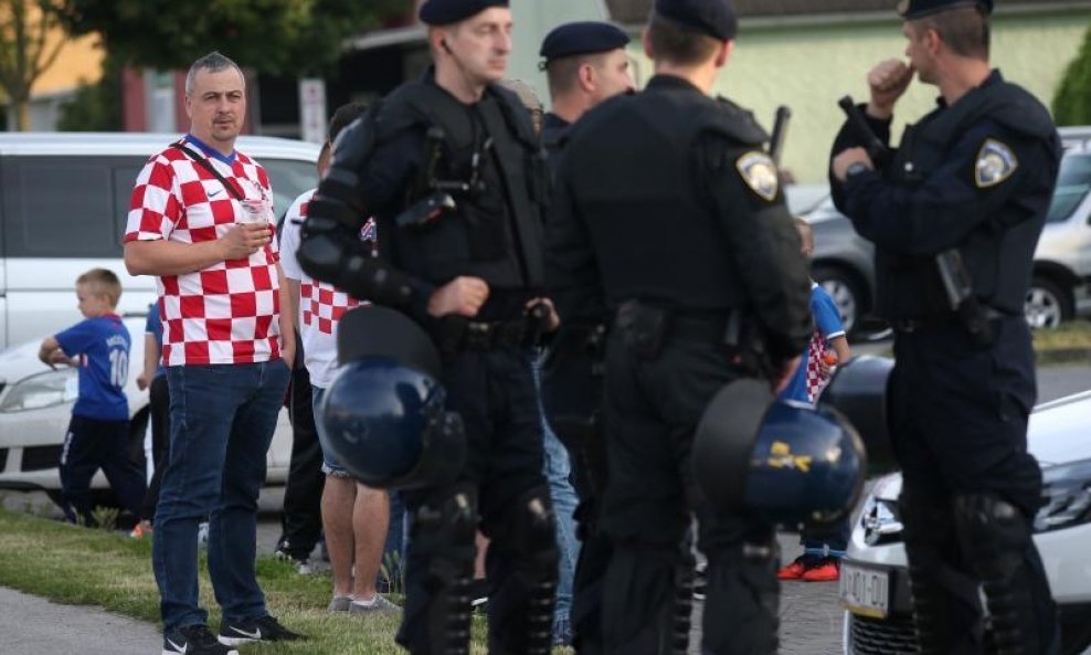 hrvatska policija navijači