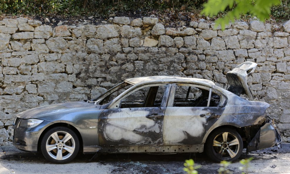 Zapaljeni automobil u Zadru