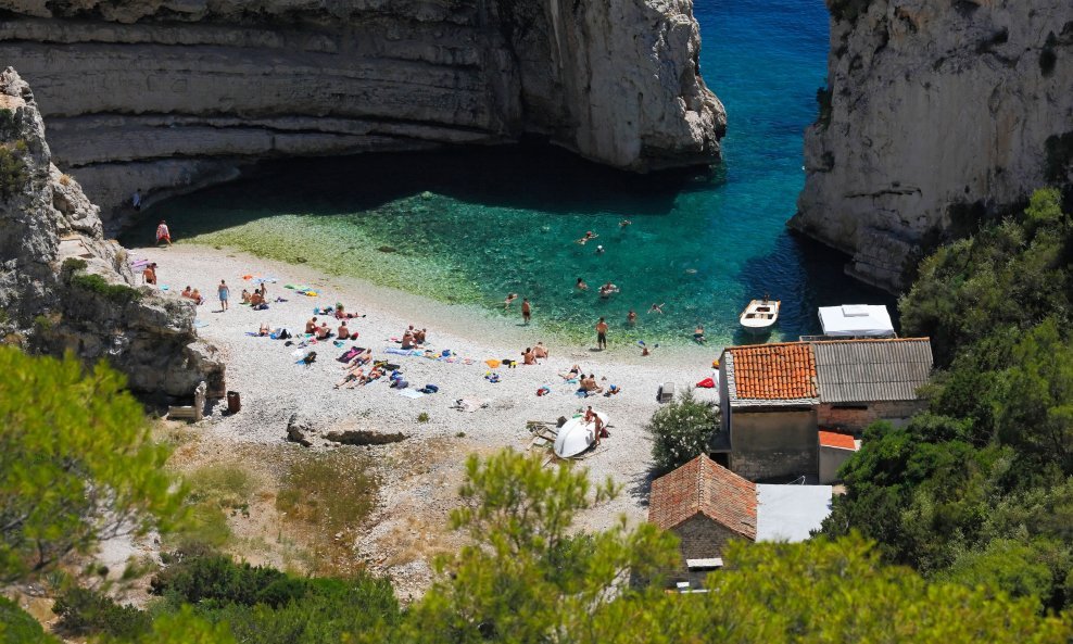 Stiniva, Vis