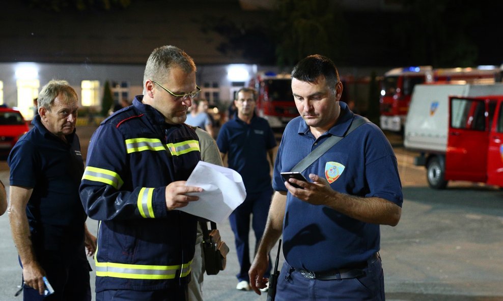 Siniša Jembrih, zapovjednik Javne vatrogasne postrojbe Zagreba prije odlaska zagrebačkih vatrogasaca u Dalmaciju