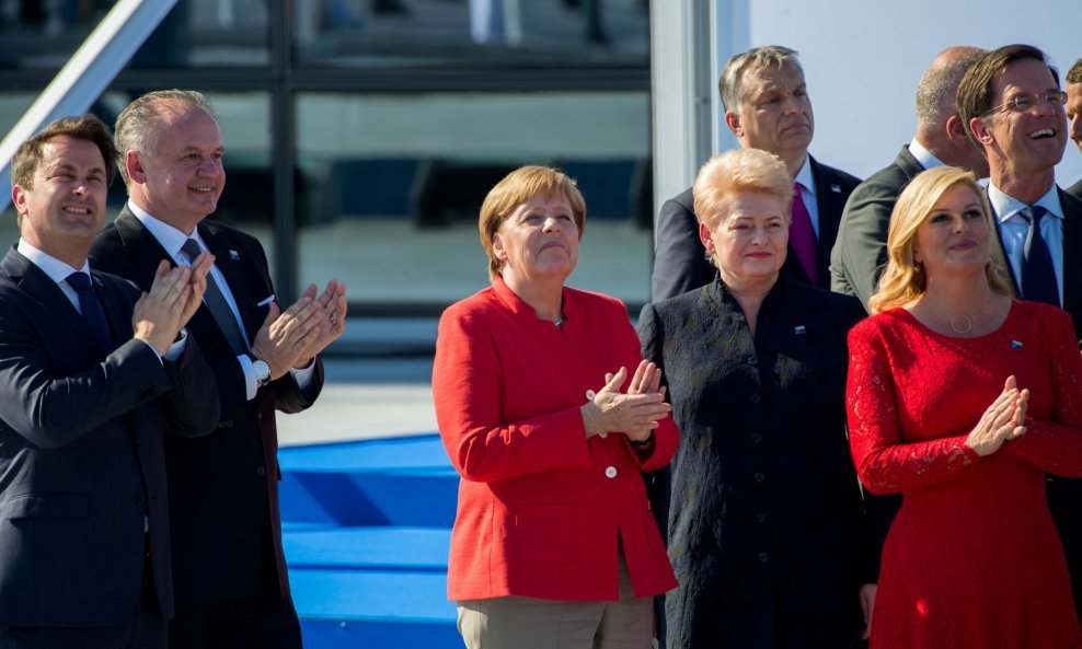 Angela Merkel i Kolinda Grabar Kitarović u društvu svojih srednjoeuropskih kolega