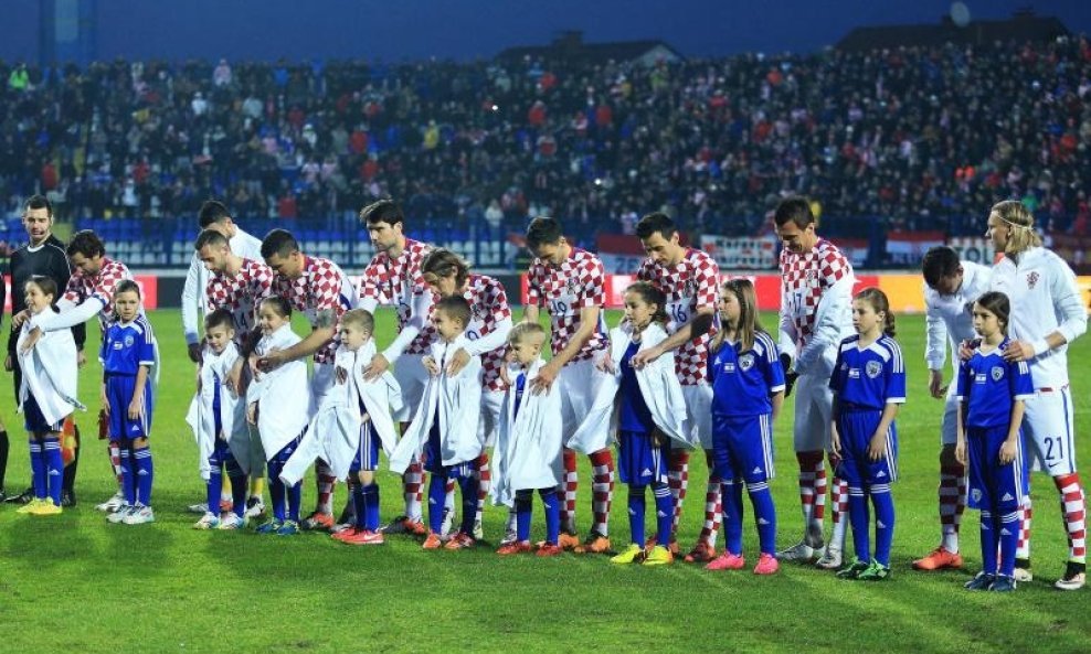 U Gradskom vrtu bilo je i ružnog skandiranja