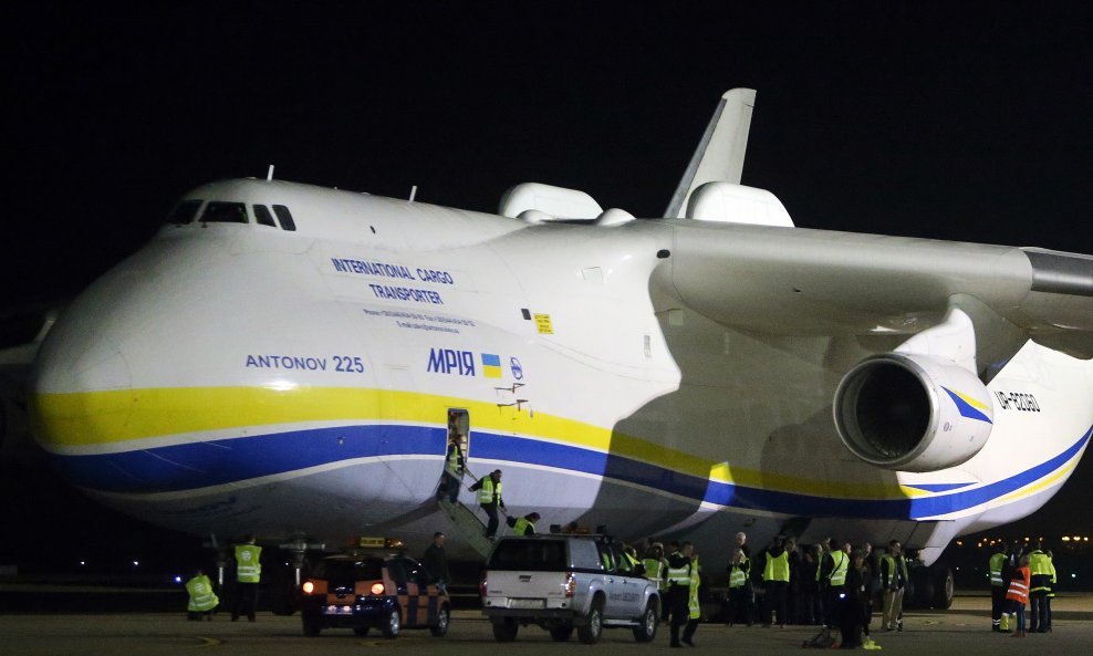 Najveći avion na svijetu, Antonov 225, prevezao je 2013. godine transformator težak 210 tona iz Zagreba na Filipine