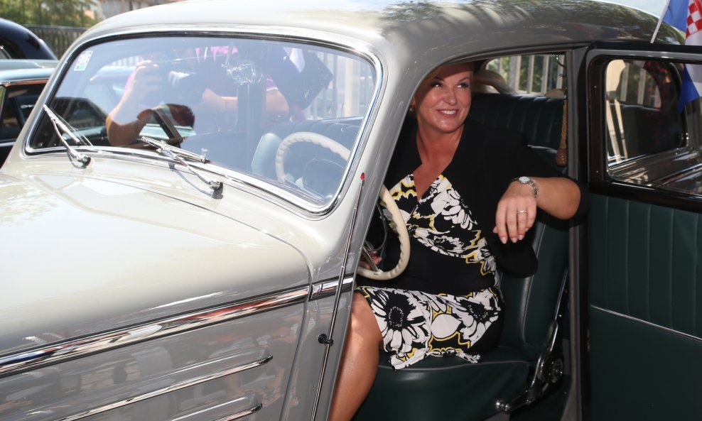 Predsjednica Kolinda Grabar-Kitarović u Imotskom je razgledala i izložbu Mercedesa