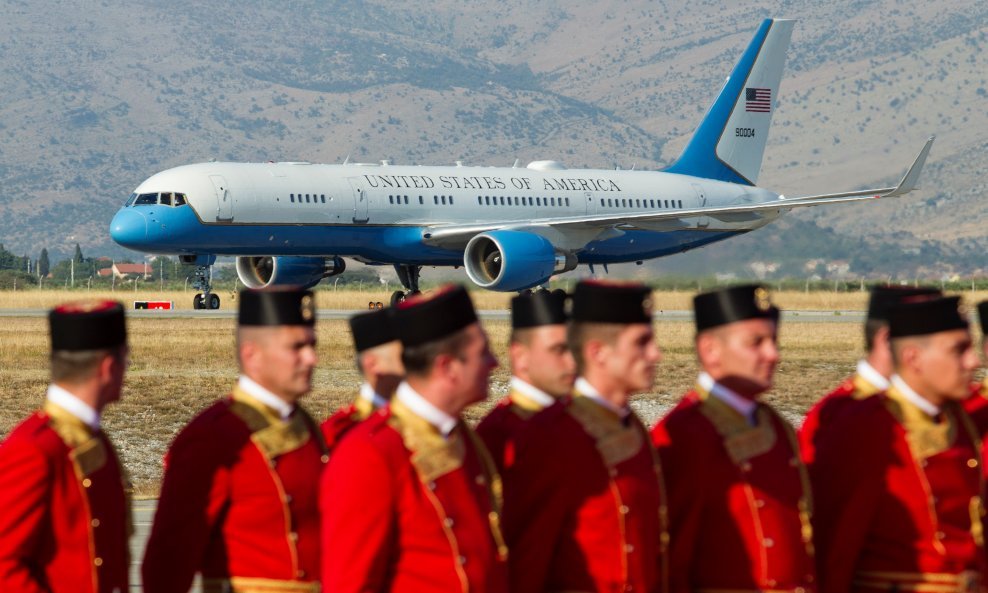 Dolazak američkog predsjedničkog aviona u Podgoricu