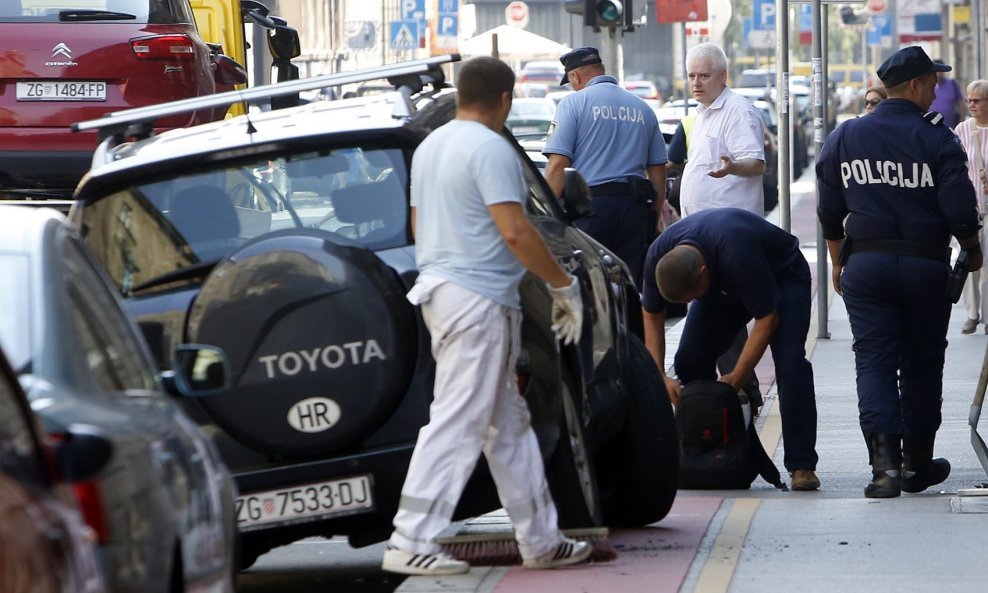 Ivo Josipović zabio se u parkirano vozilo
