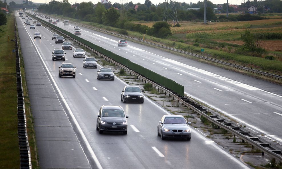 Na autocesti A6 Rijeka-Zagreb dopušten promet kamionima s prikolicom i tegljačima s poluprikolicom