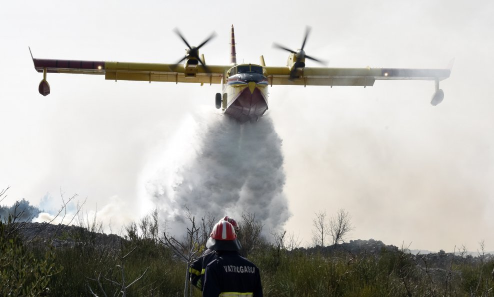 Na požarištu Jablanac-Visibaba zračne snage bile su angažirane ukupno šest dana