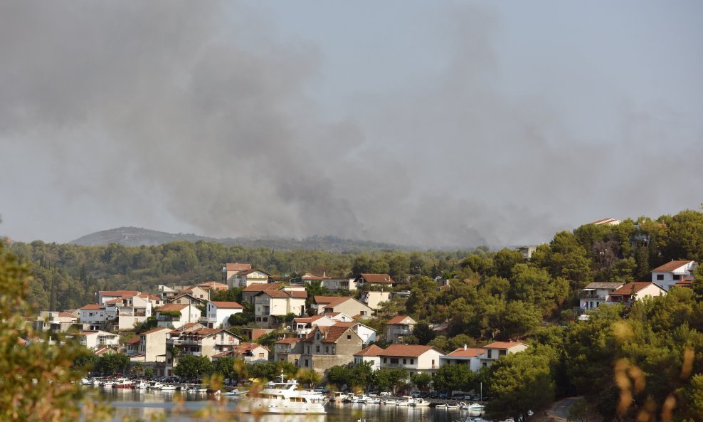 I dalje je aktivno pet požara na području Šibensko-kninske županije