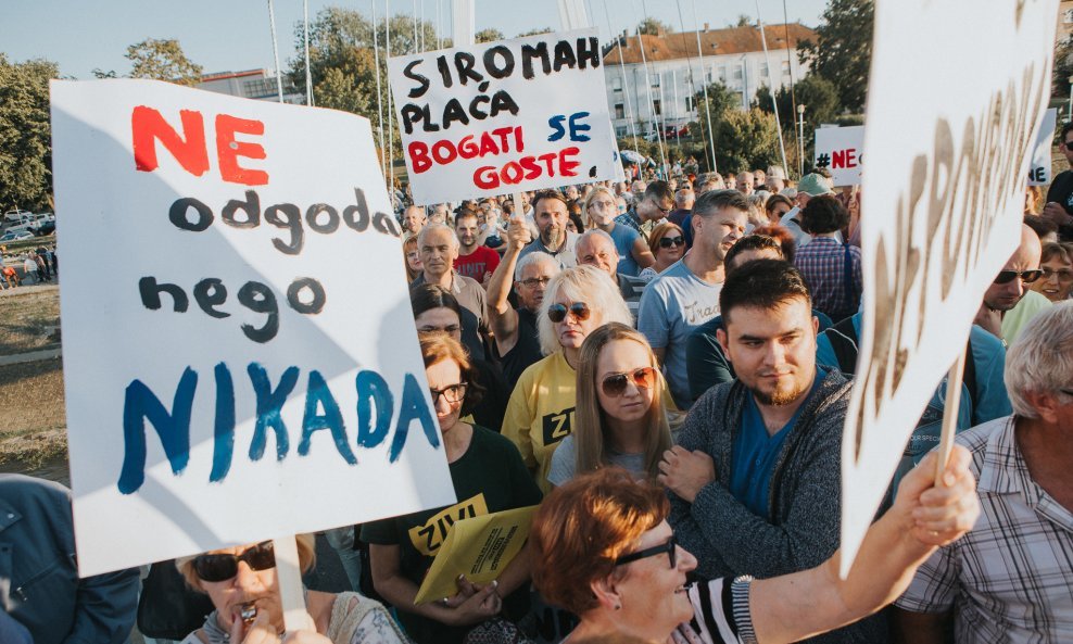 Prosvjed u Osijeku protiv poreza na nekretnine