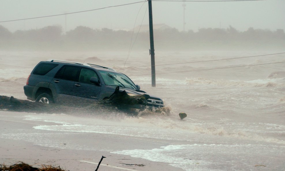 Tropska oluja Harvey paralizirala je četvrti najnapučeniji grad u SAD-u