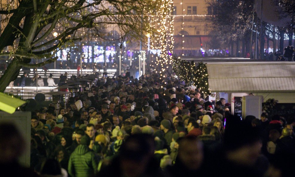 Velika gužva na Adventu u Zagrebu