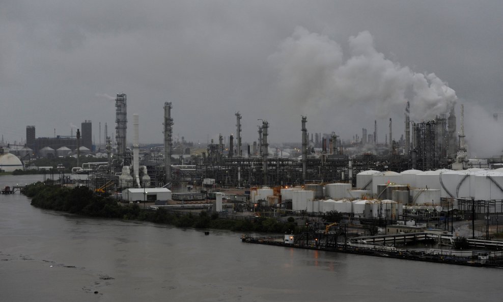 Poplavne vode prijete rafineriji Valero Houston, nakon što je Texas pogodio urahan Harvey