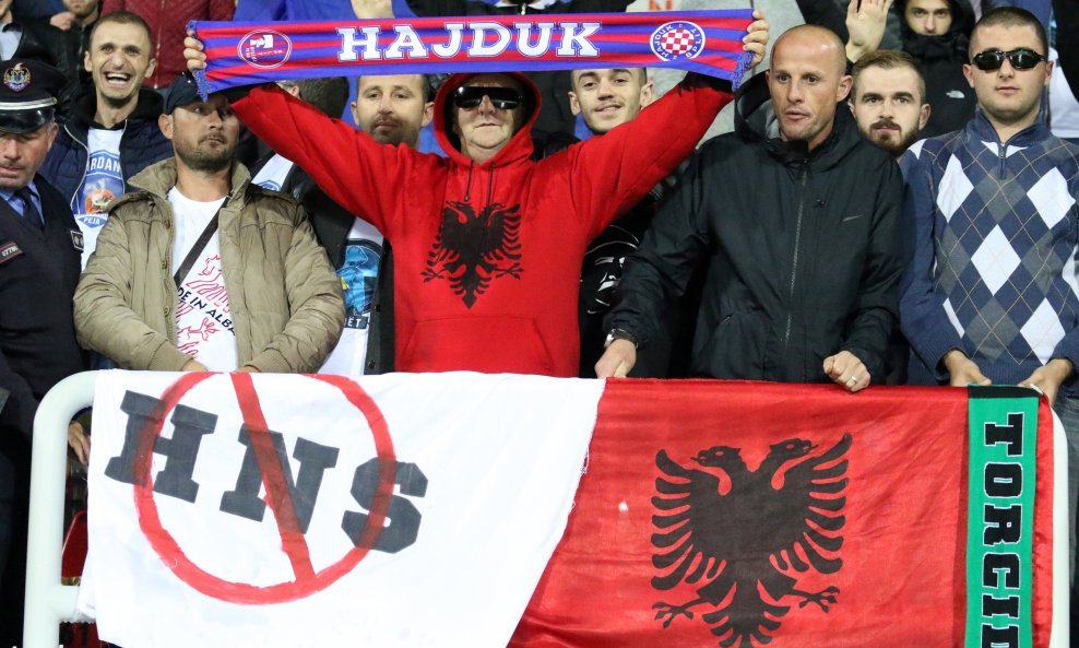 Hrvatski navijači u Skadru su neprimjereno skandirali i HNS je kažnjen