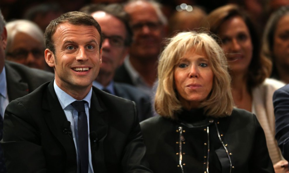 Emmanuel Macron sa suprugom Brigitte Macron