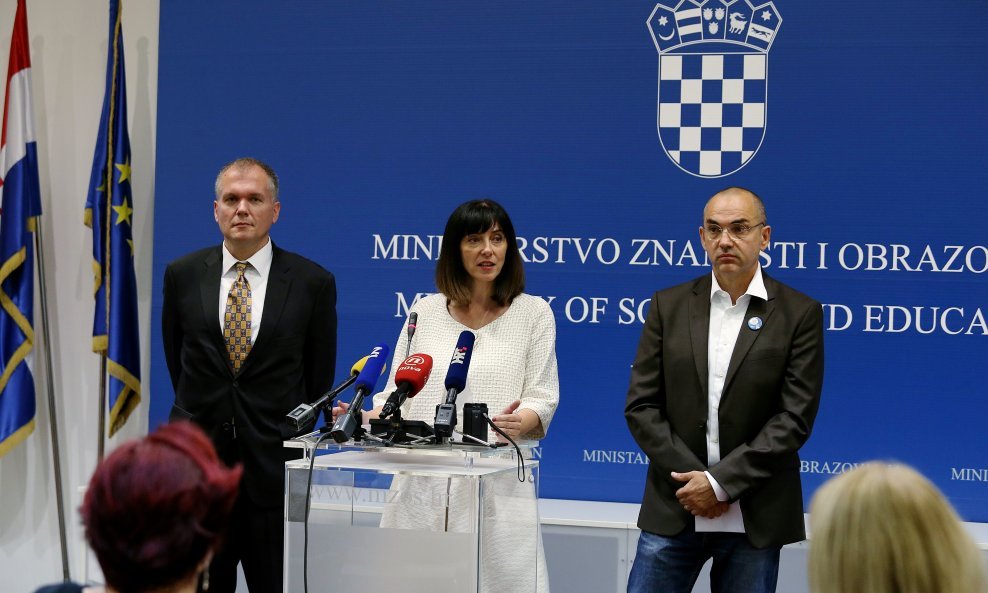 Ravnatelj CARNeta Goran Kezunović, ministrica znanosti Blaženka Divjak i suosnivač IRIM-a Nenad Bakić