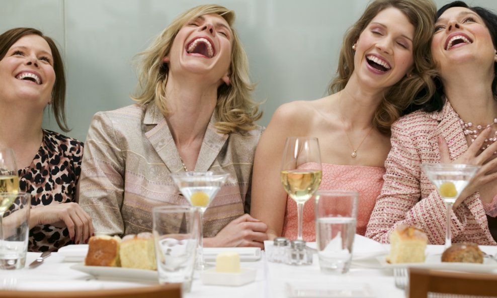 žene prijateljice osmijeh sreća