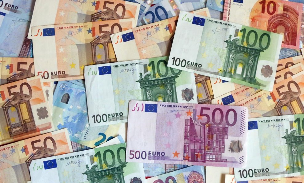 Crna Gora je jedina zemlja koja nije članica EU, a koja kao službenu valutu koristi euro