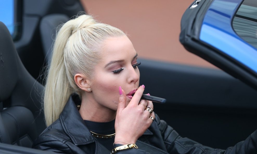 Britanska glumica Helen Flanagan još je jedna poznata promoterica e-cigarete