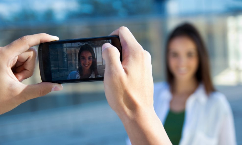 fotografija fotografiranje muškarac žena djevojka pametni telefon smartphone