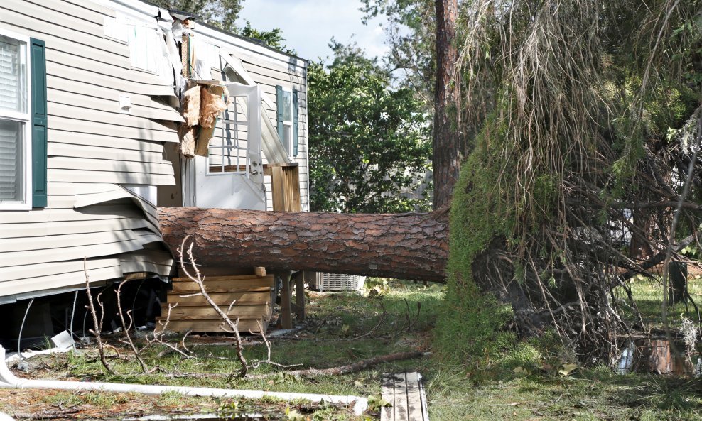Uragan Maria oslabio je do 2. kategorije, a prije toga opustošio Portoriko