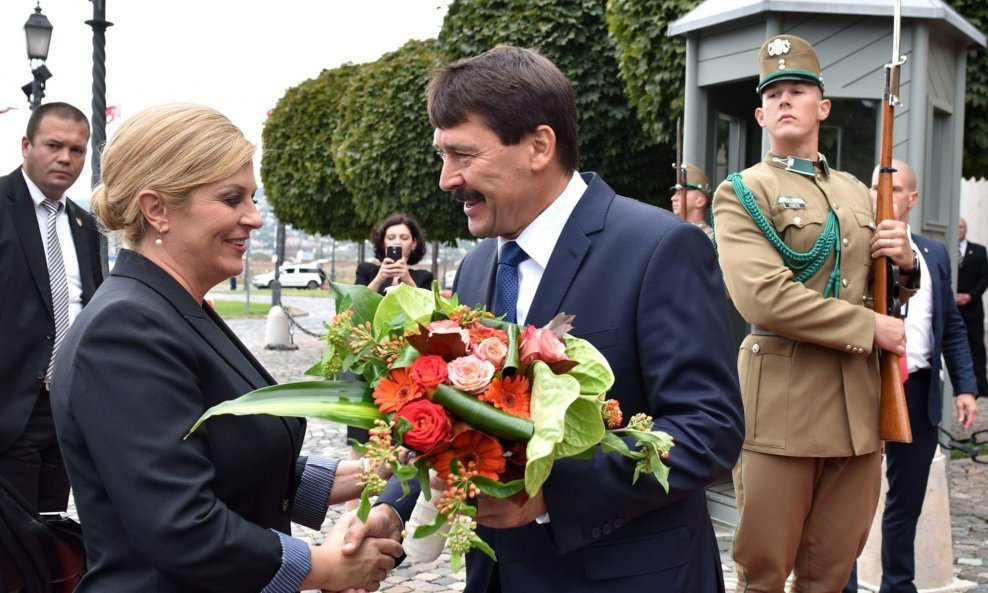Kolinda Grabar Kitarović s mađarskim predsjednikom Janosom Aderom