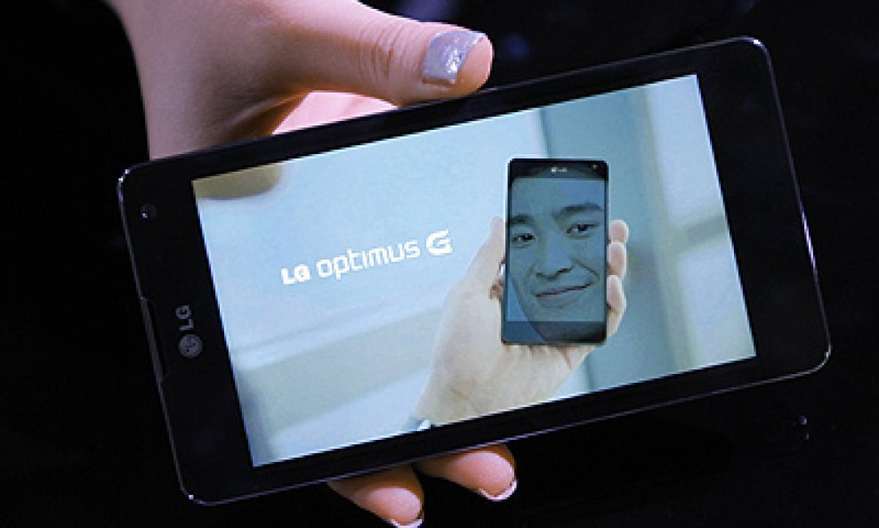LG Optimus pametni telefon