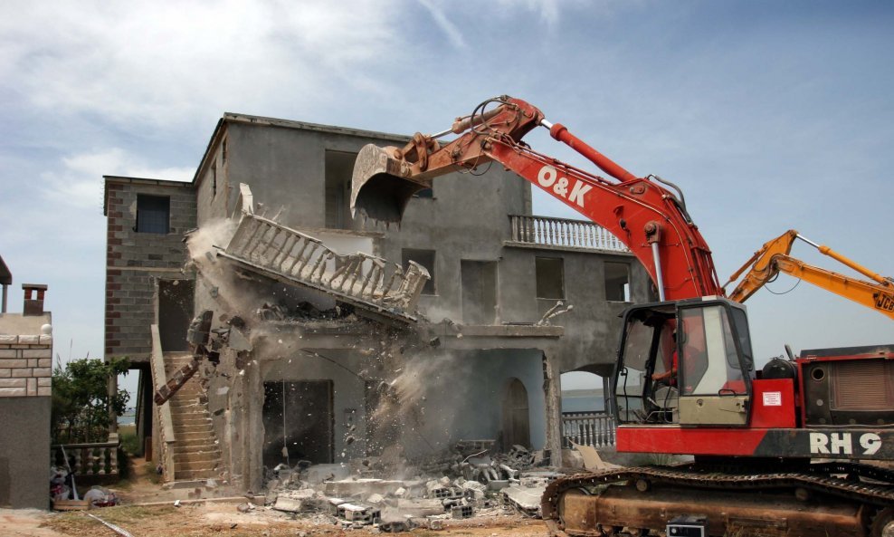 bespravna gradnja, rušenje kuće, građevinska inspekcija