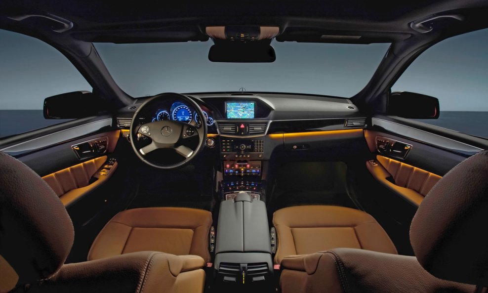 2010-Mercedes-Benz-E-Class-Interior-1280x960