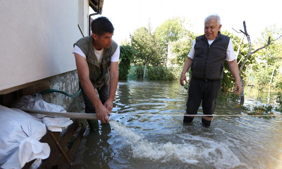Na području poplavljenog Ogulina angažiran je 61 vojnik