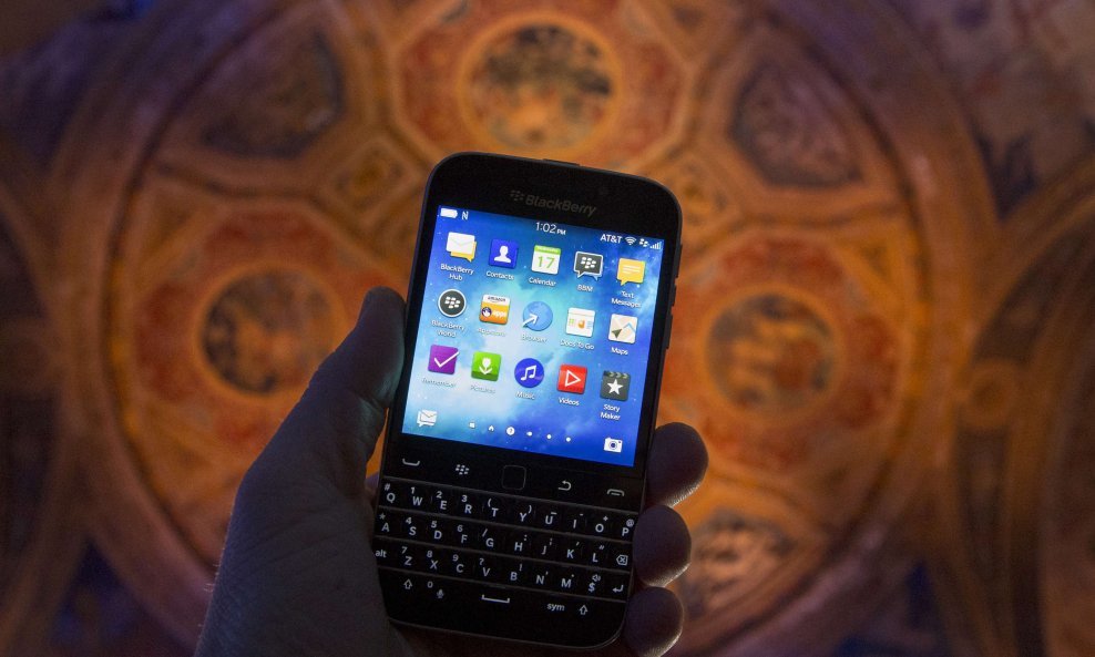 Classic Blackberry pametni telefon smartphone