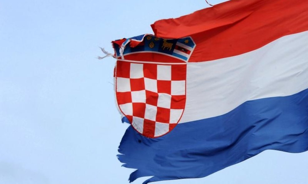 Poderana hrvatska zastava