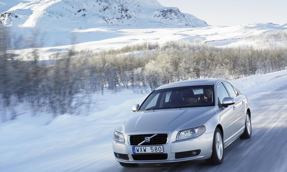 volvo-intorducing-new-winter-tyre-programme-25532_1