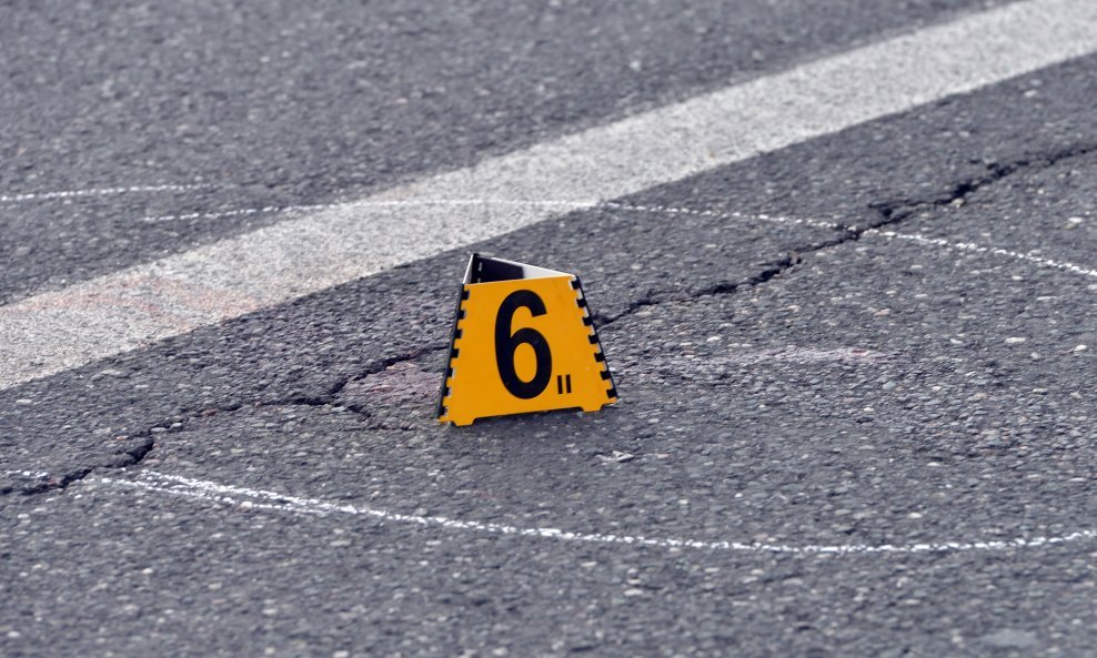 Zbog prometne nesreće na Krku u kojoj je poginula osoba zaustavljen promet