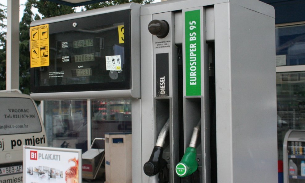 Benzinska postaja gorivo
