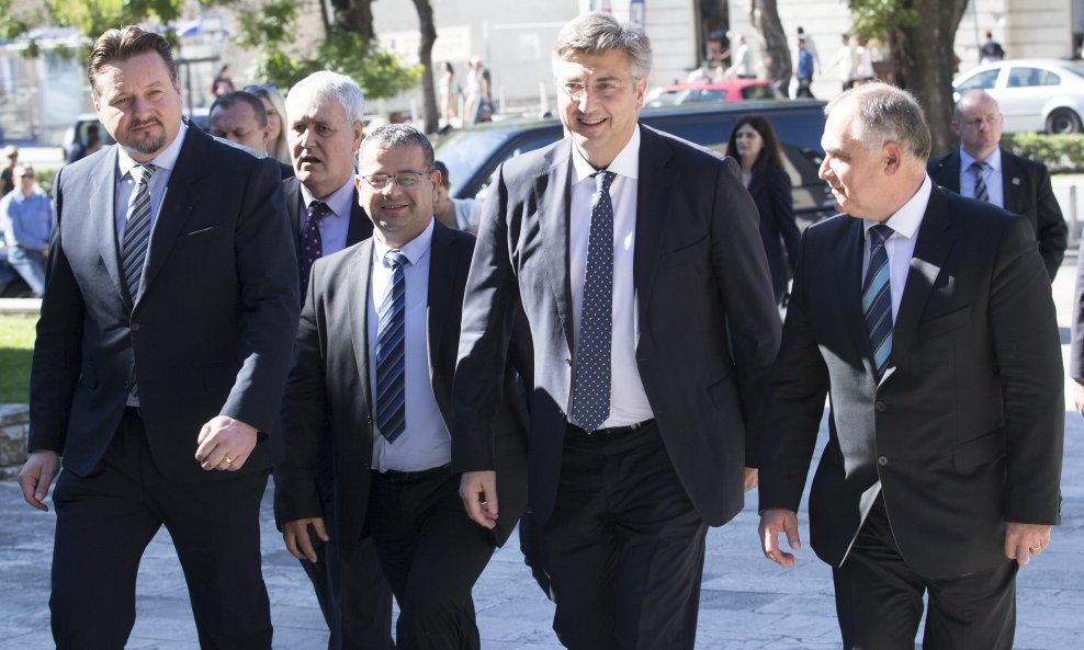 Premijer Plenković odlučan je u namjeri da ograniči moć lokalnih parlamenata